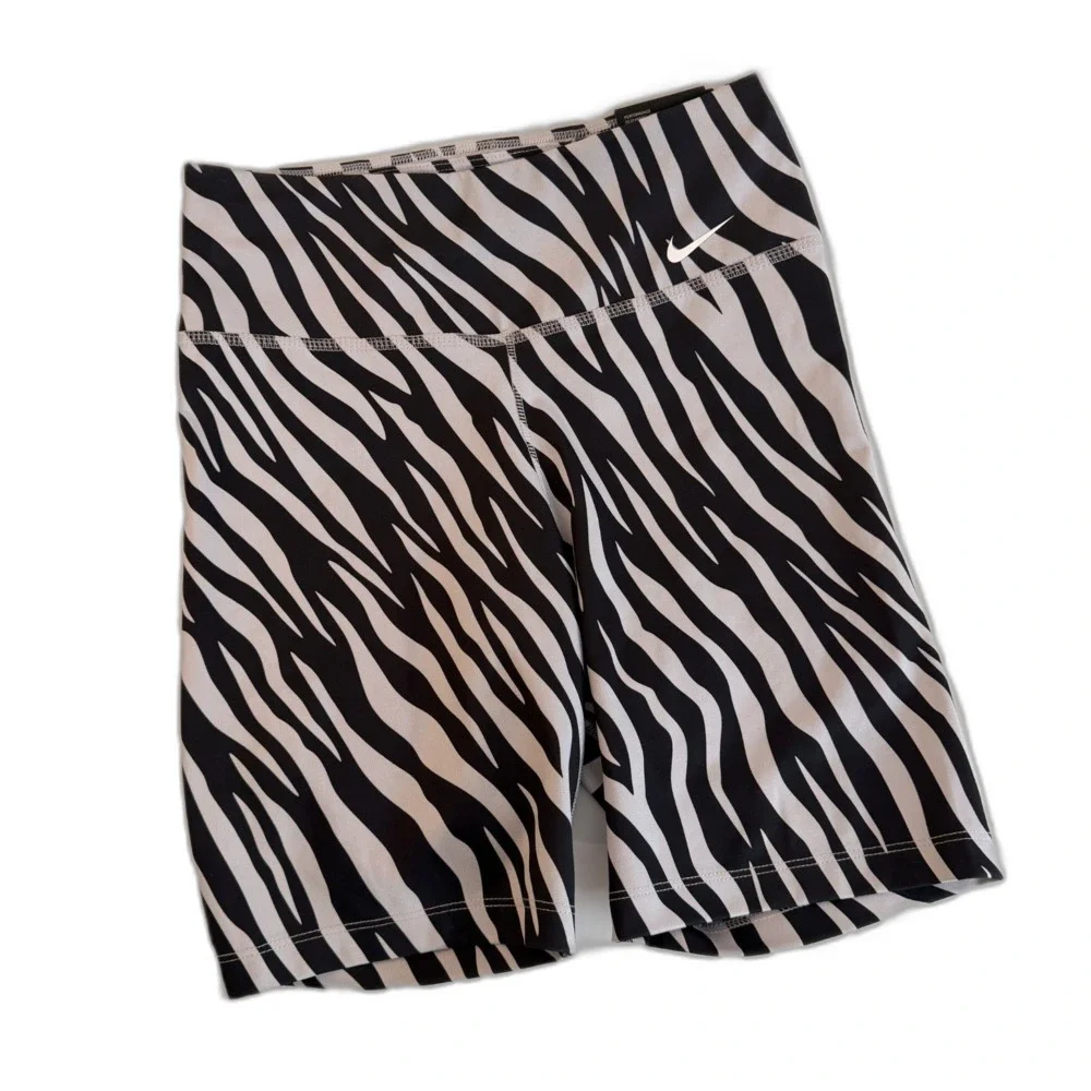 Nike One Icon Clash 7” AOP Training/Biker Short in the zebra print Chalk/White